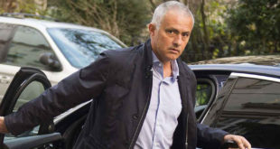 Mourinho melirik skuad Chelsea Sebagai Manchester butuh mengisi Plot Untuk Defender