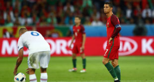 Bek Islandia Semprot Ronaldo